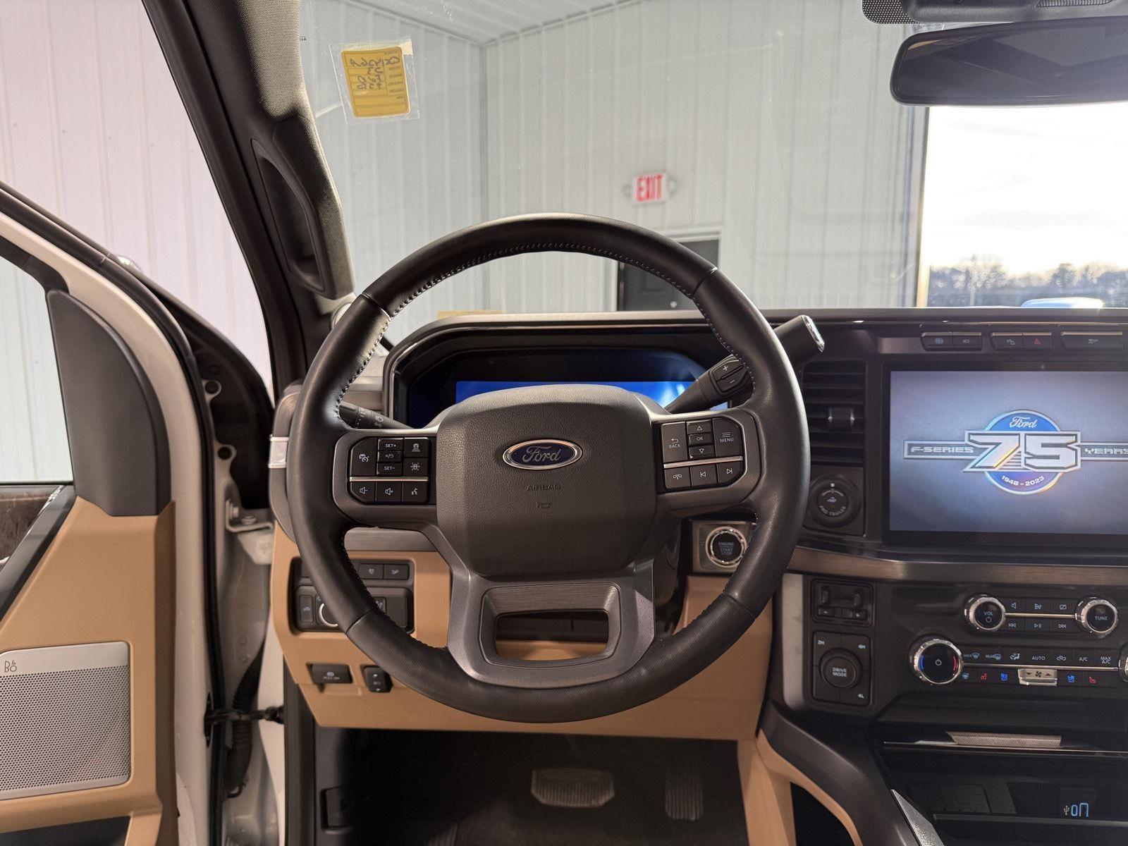 2023 Ford Super Duty F-350 DRW Lariat