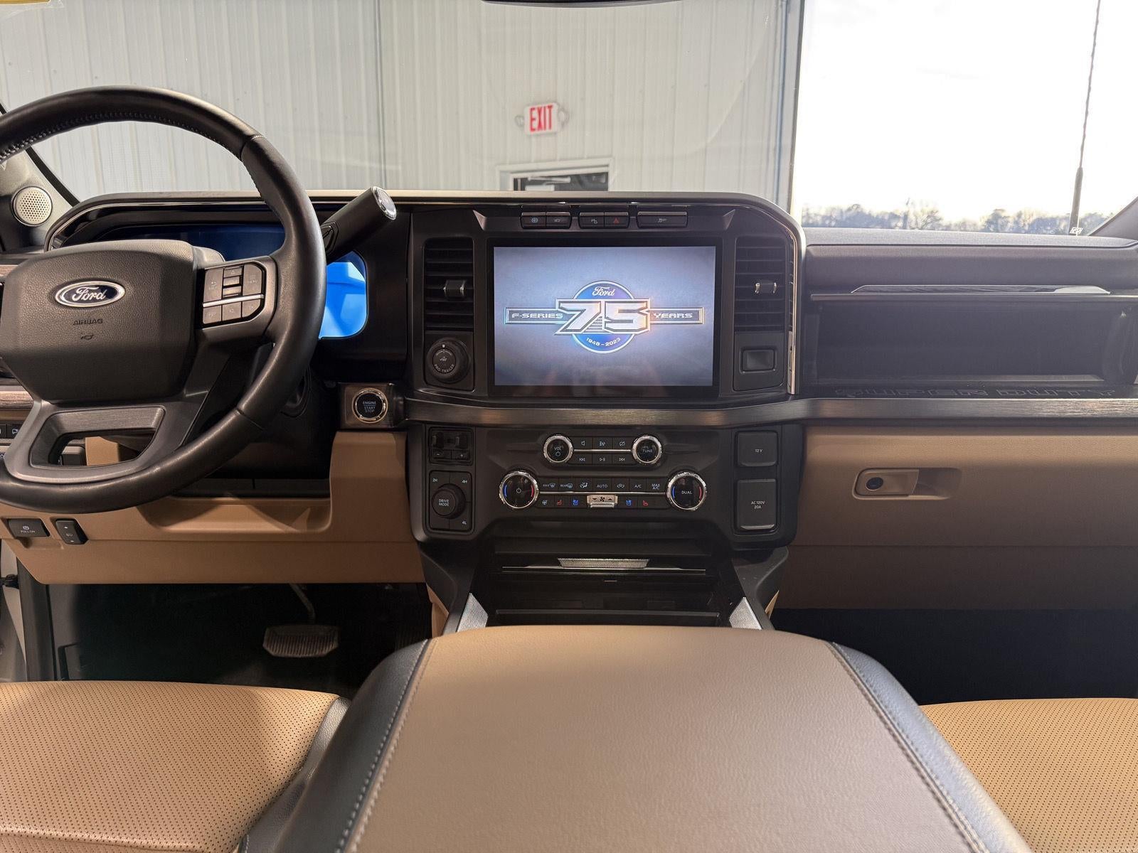 2023 Ford Super Duty F-350 DRW Lariat