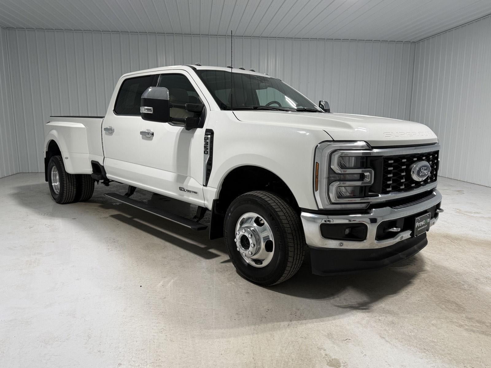 2023 Ford Super Duty F-350 DRW Lariat