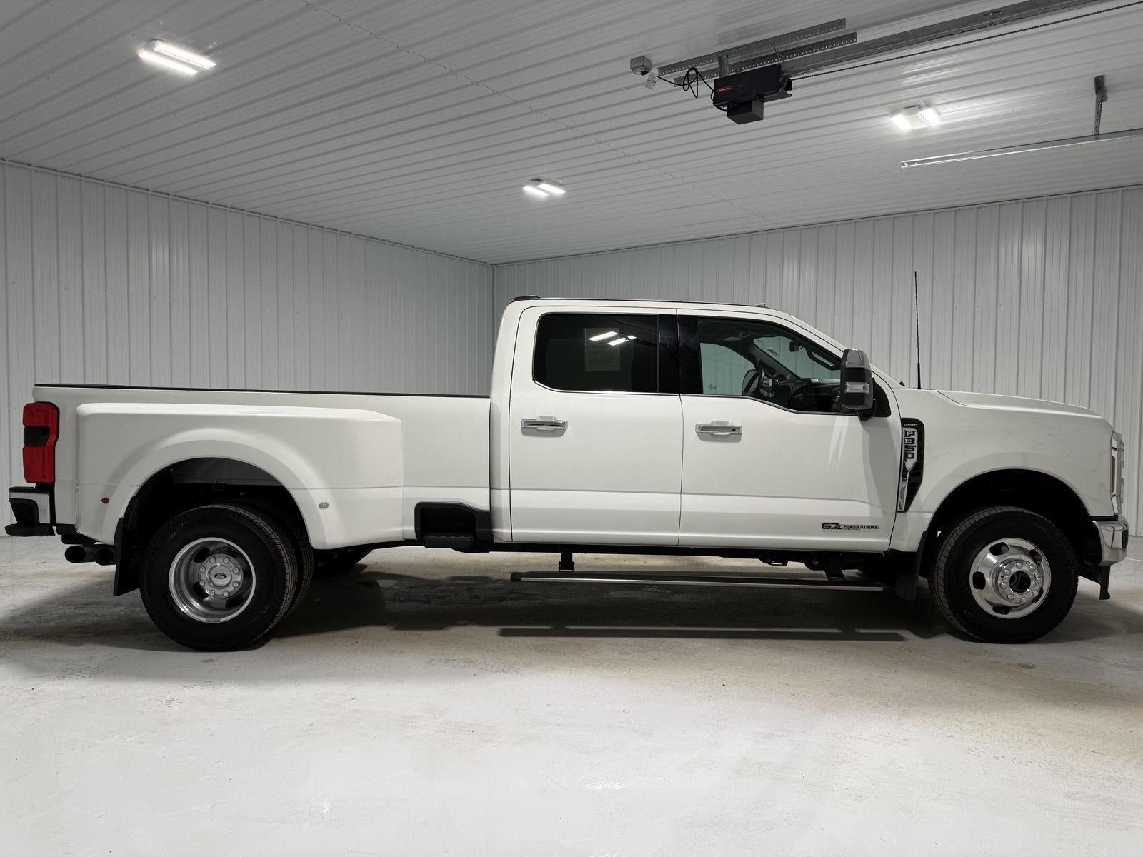 2023 Ford Super Duty F-350 DRW Lariat