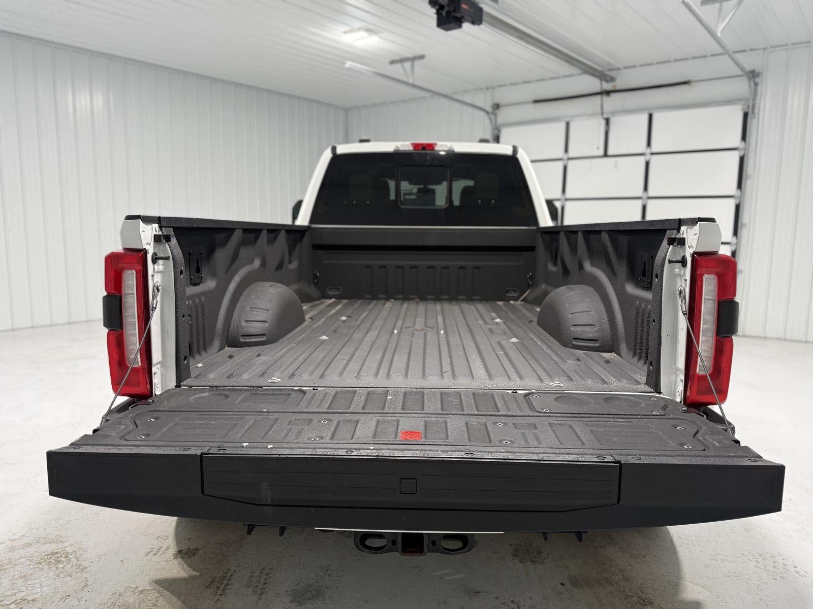 2023 Ford Super Duty F-350 DRW Lariat