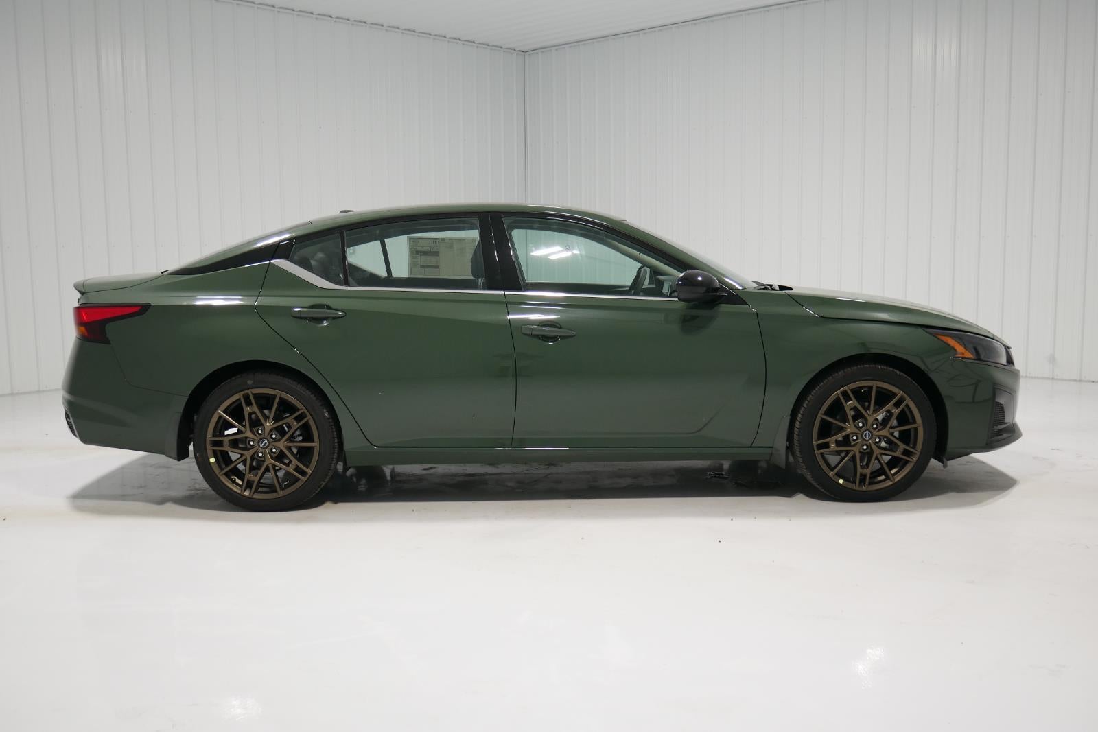 2025 Nissan Altima SR