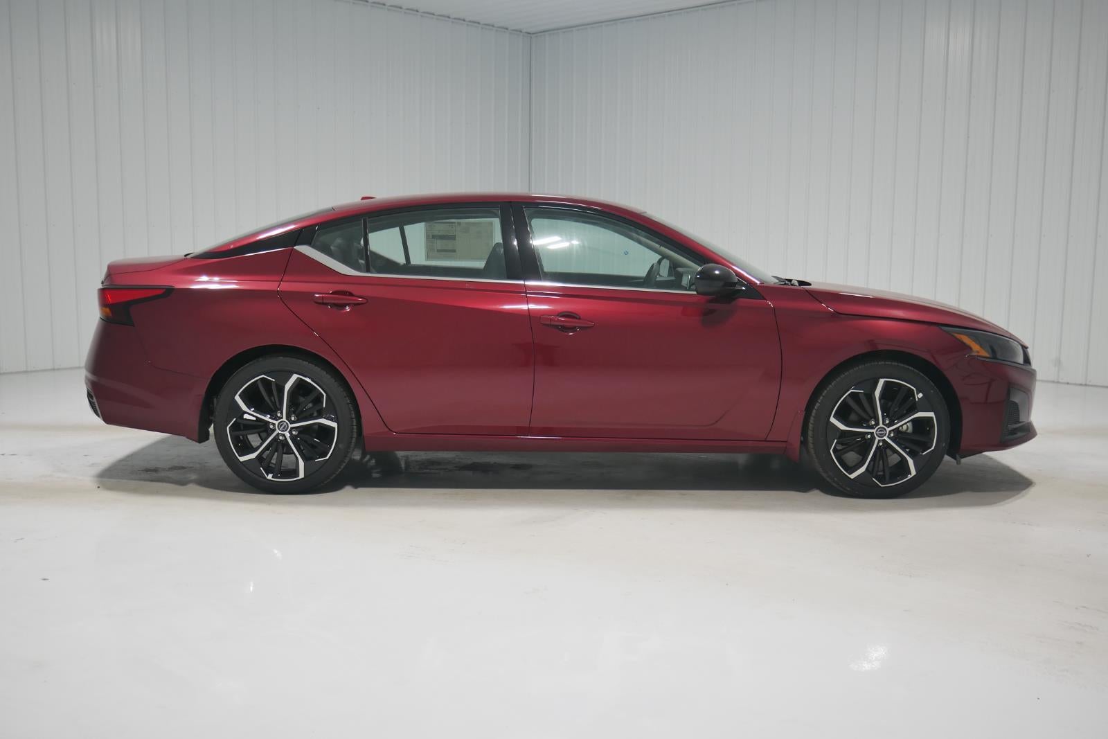 2025 Nissan Altima SR