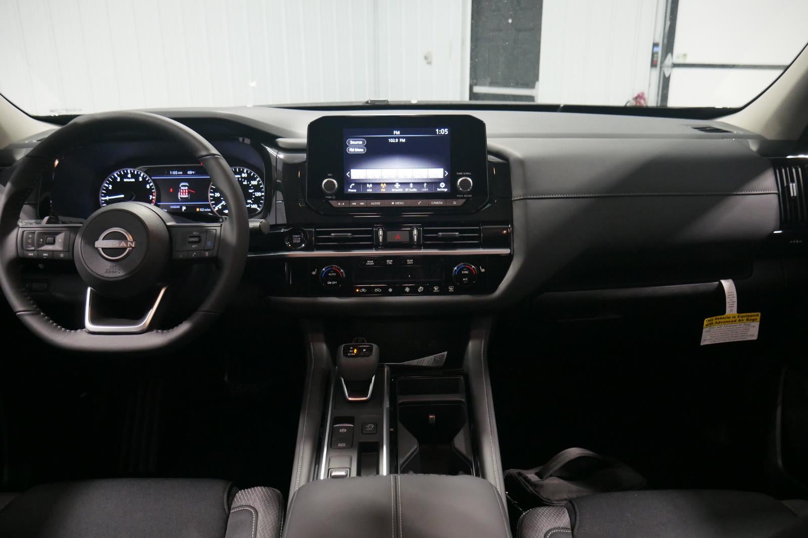 2025 Nissan Pathfinder SV