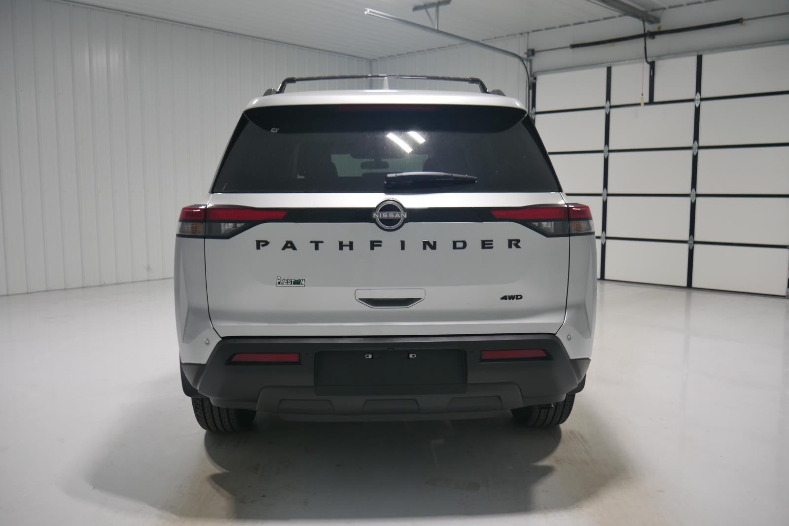 2025 Nissan Pathfinder SV