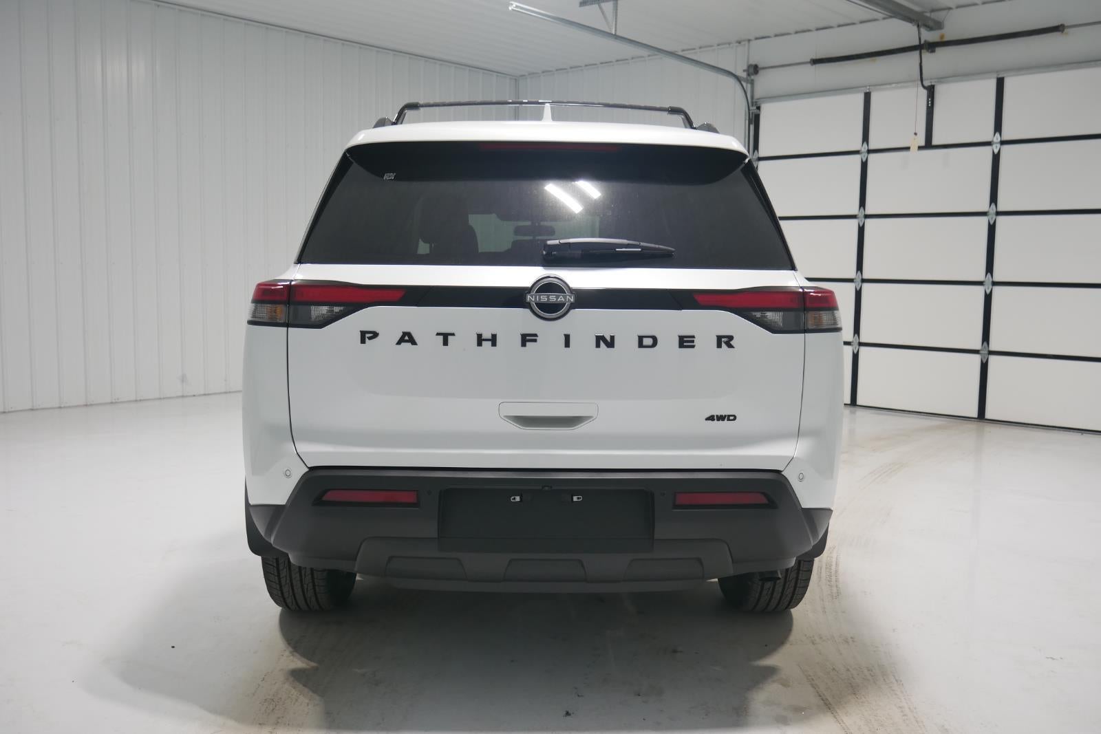 2025 Nissan Pathfinder SV