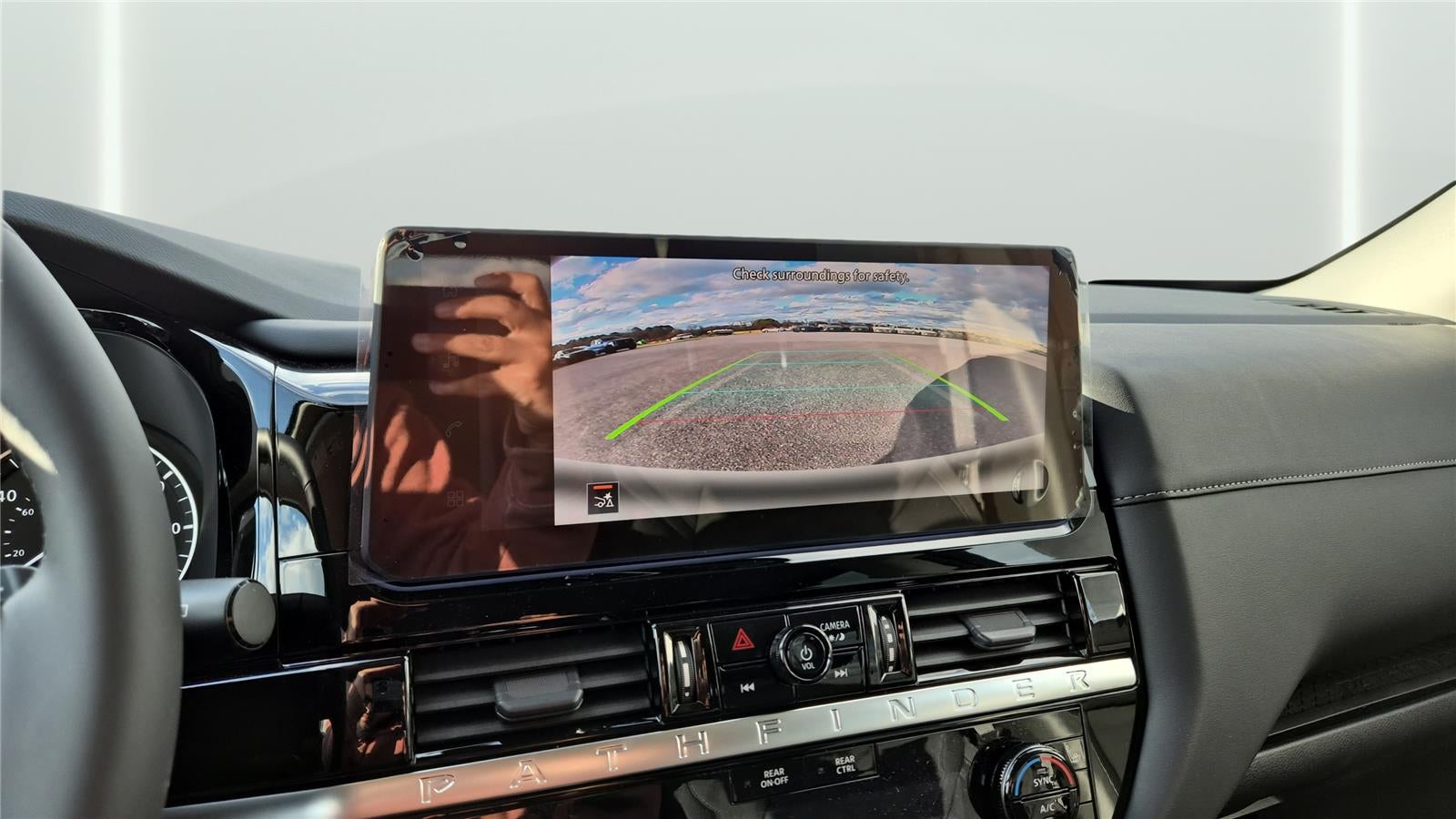 2026 Nissan Pathfinder SV